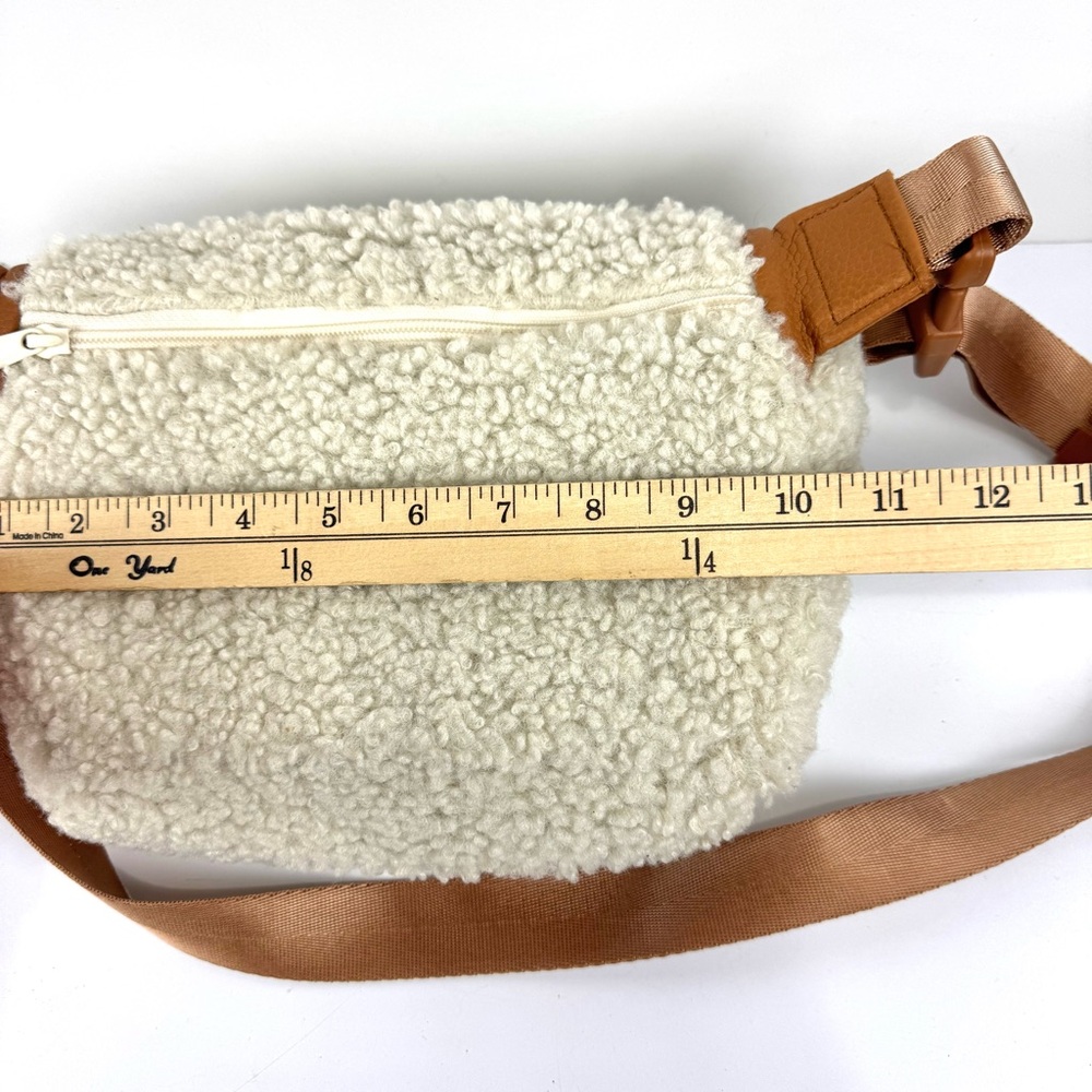Freshly Picked Cream Tan Sherpa Fleece Crossbody Bag Medium Fanny Pack Purse NEW - Picture 7 of 8